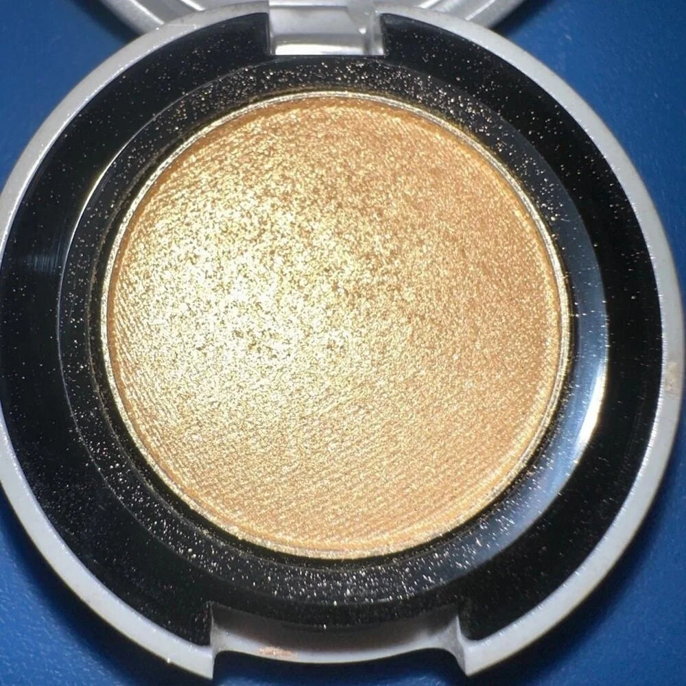 Urban Decay‎ Eyeshadow rust eye shadow token